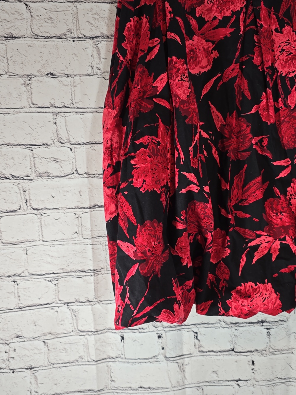 New York & Company Black Skater Skirt with Red Floral Print Size 8 - Picture 8 of 11